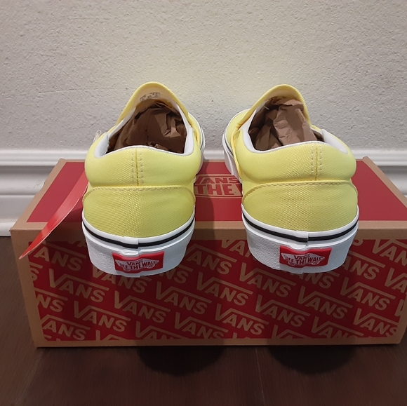 Vans - Picture 3 of 4